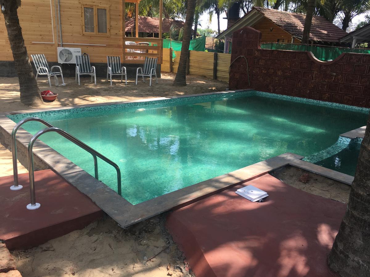 Tiara Fiesta Beach Cottages Morjim Exterior photo